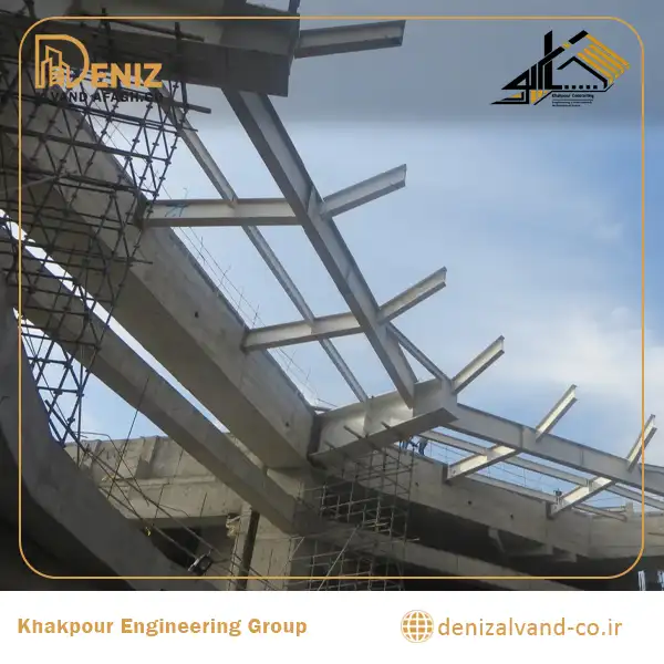 Installation of the faceted steel frame at Iran Mall Diamond Hall