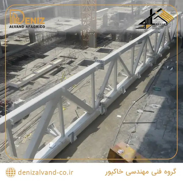 مرحله نصب خرپاهای اصلی و اسکلت فلزی باغ ایرانی ایرانمال